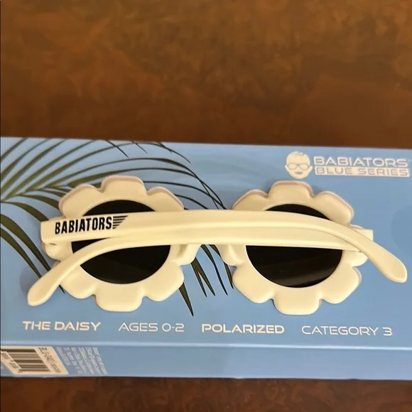 Babiators White Flower-Shaped Sunglasses with Orange Lenses Polaraized - Picture 5 of 7